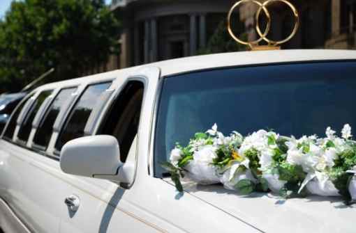 Bride and groom Wedding Allstars limousine